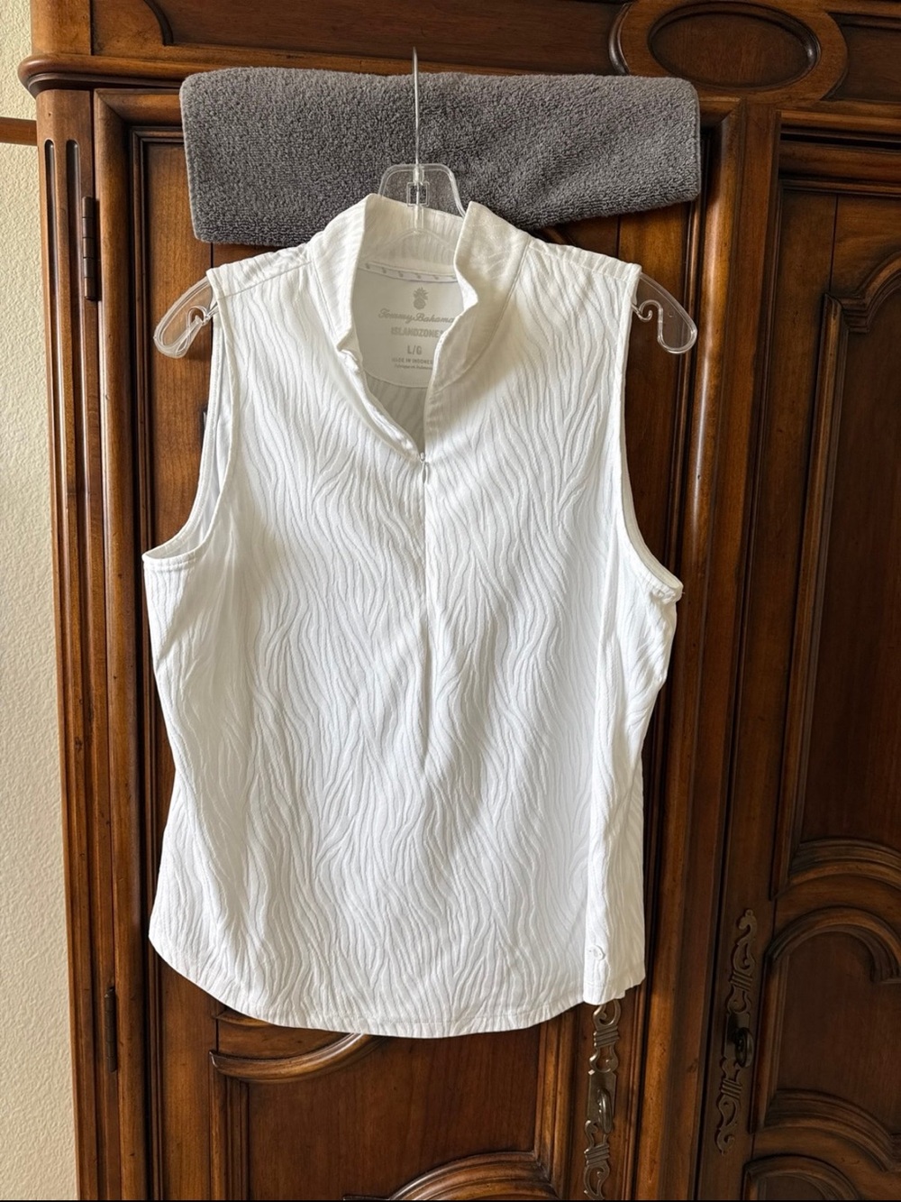 Tommy Bahama IslandZone White Textured Sleeveless Zip Mock Neck Top – Size Large